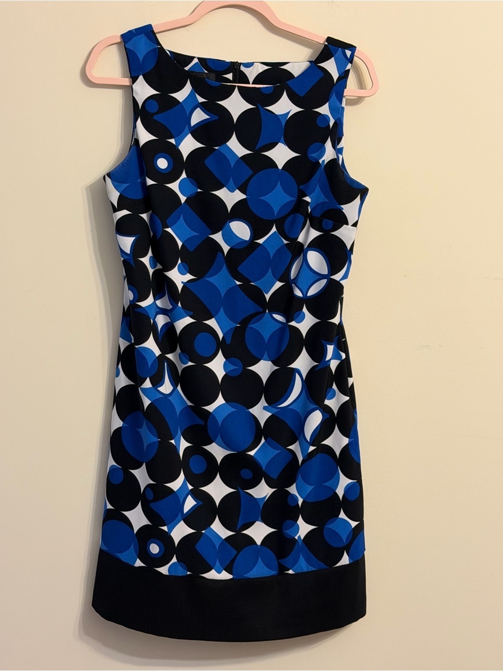 AB Studio Geometric Circle Shift Dress in Blue, Black, and White - Picture 3 of 4